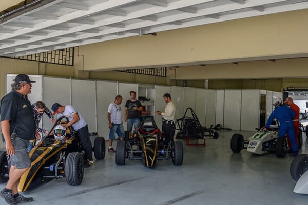 F4F Formula For Fun Race Team Equipe de Automobilismo BOX da F4F no Campeoanto Paulista de F1600